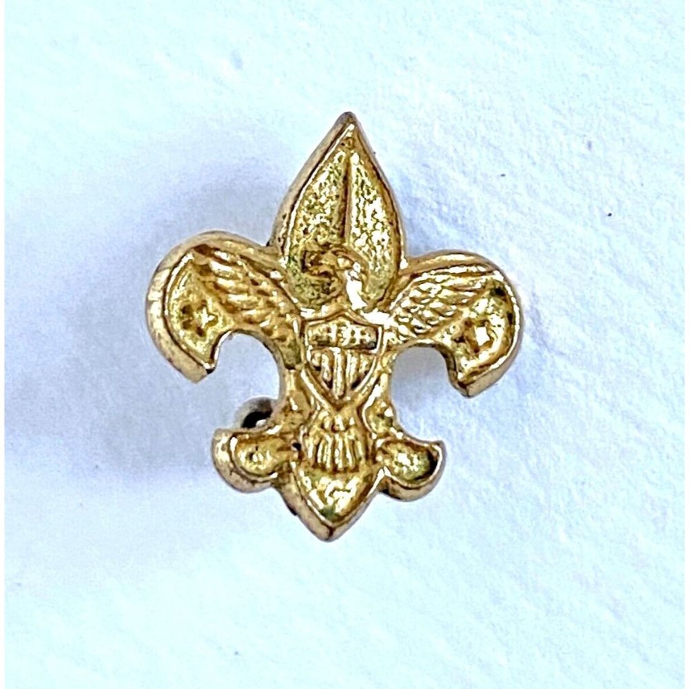 Vintage Boy Scout BSA Tenderfoot Metal Fleur-de-lis Badge Hat Lapel Sash Pin